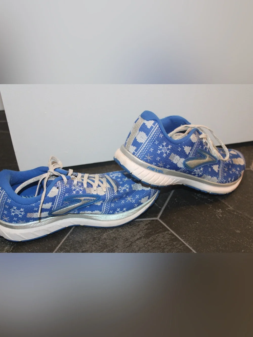 Brooks Revel 3 Run Merry Christmas Blue Women's Size 6.5 - No Insoles - Picture 6 of 15